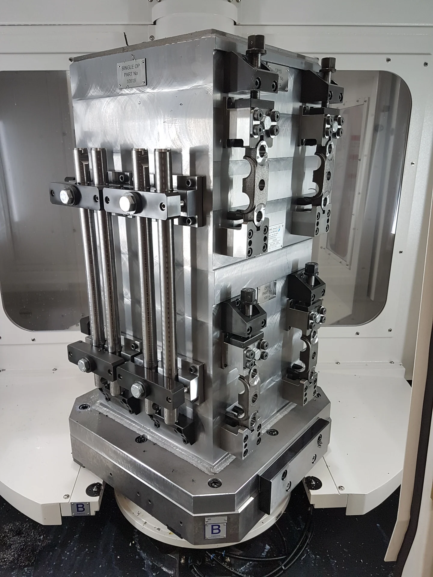 4-face tombstone fixture, single-op production for two component variants